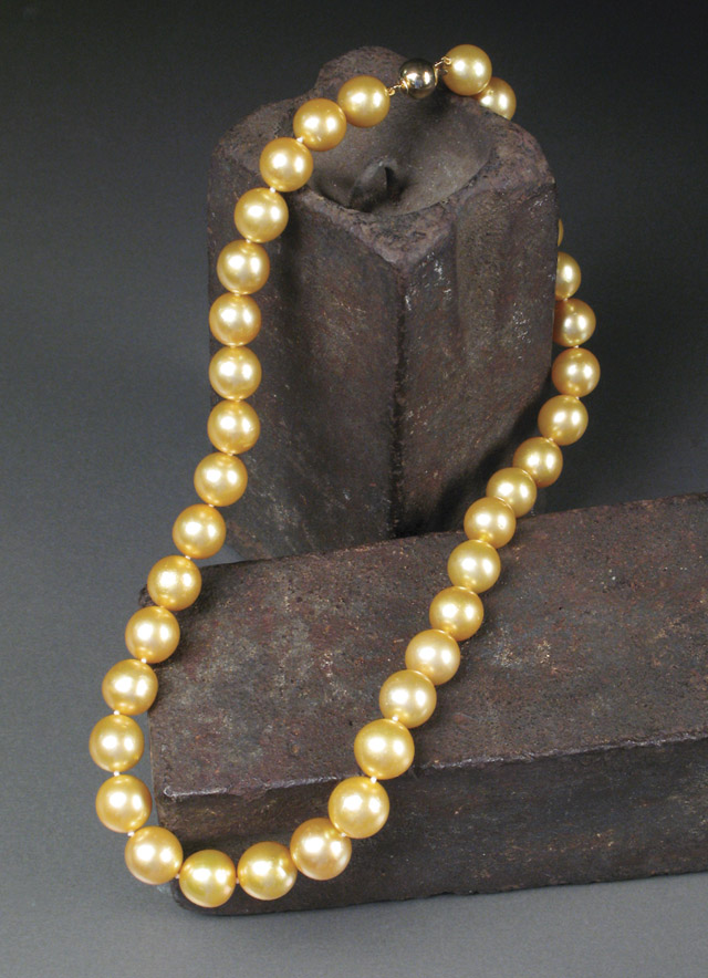 GOLDEN SOUTH SEA PEARL NECKLACE strung with 41 round round