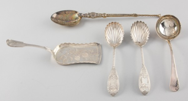 Lot of five One R W Wilson scoop with strawberry