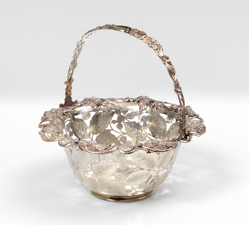 TIFFANY CO RETICULATED STERLING RASPBERRY BASKET 1902 07 The sides