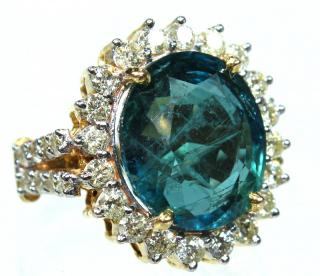 A Ladies 14 Karat Emerald Diamond Ring A Ladies 14