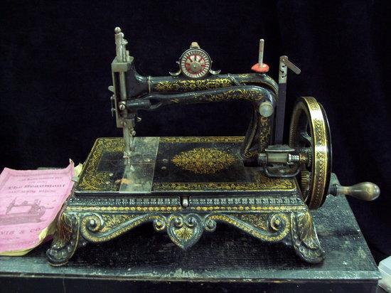 A late 19th Century sewing machine