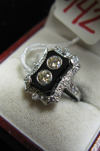 BLACK ONYX DIAMOND AND EIGHTEEN KARAT WHITE GOLD RING The