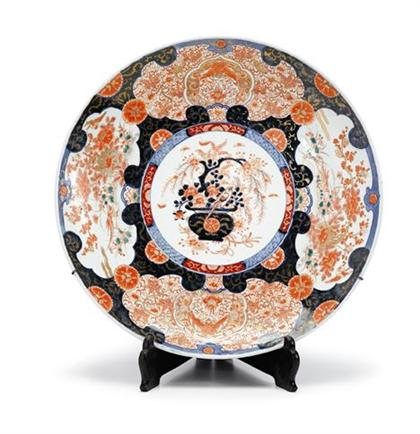 Large Japanese charger late 19th century Of slightly rounded form