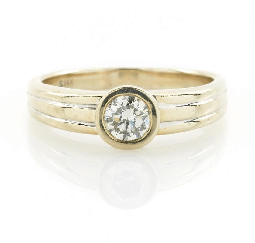 14k White gold and diamond ring appx 0 40ct 14k