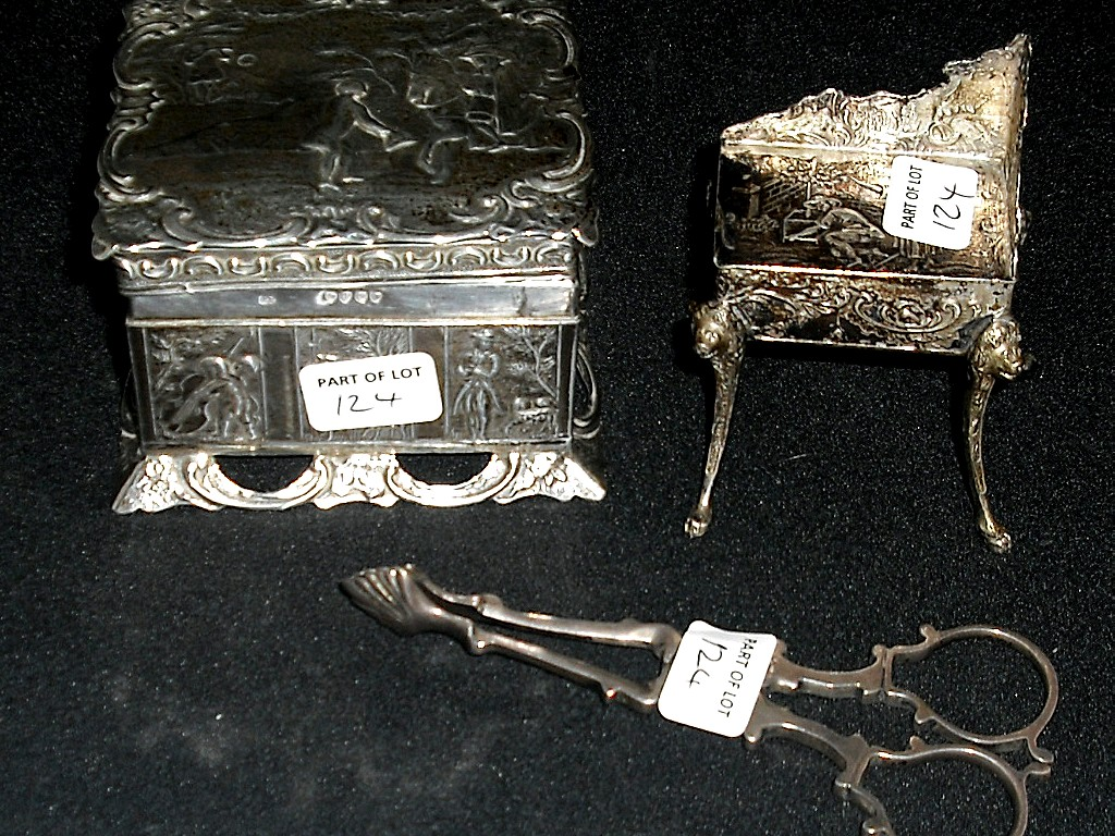 Pair of Edwardian scissor nips London 1907 together with a