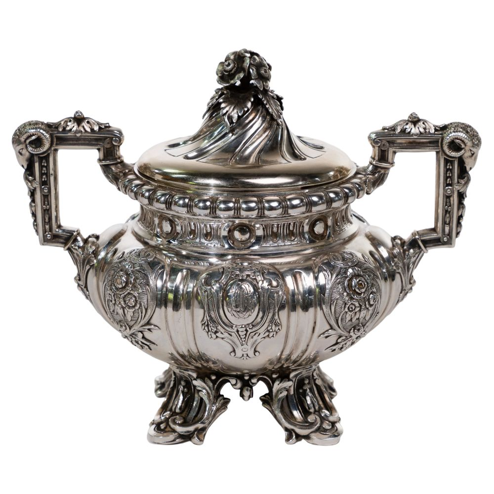 SCOTTISH STERLING SILVER DOUBLE HANDLED WASTE BOWLHaving 4 feet with