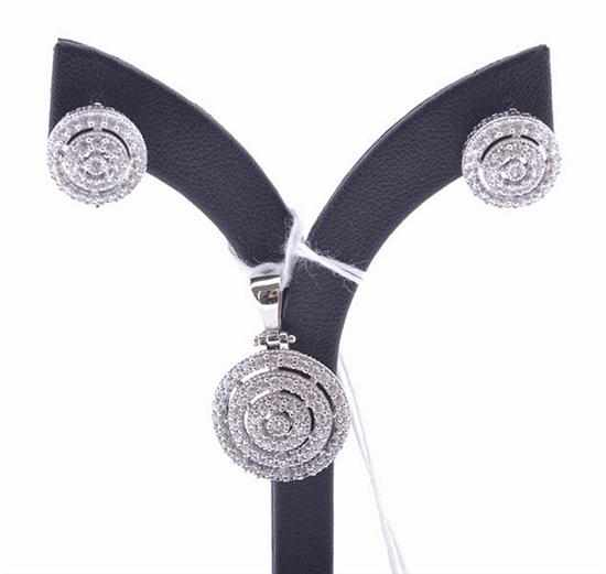 A PAIR OF CLEAR STONE EARRING AND A MATCHING PENDANT