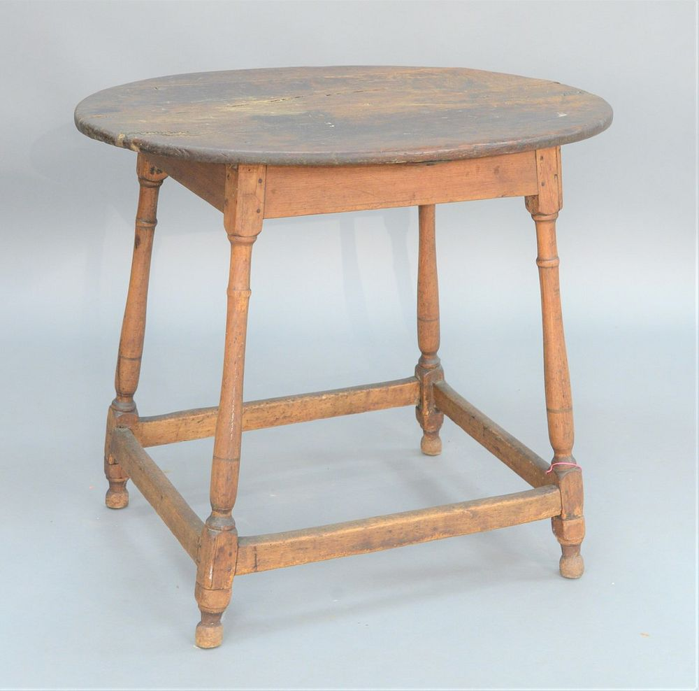 Tavern Table with Oval Top on four splayed and turned