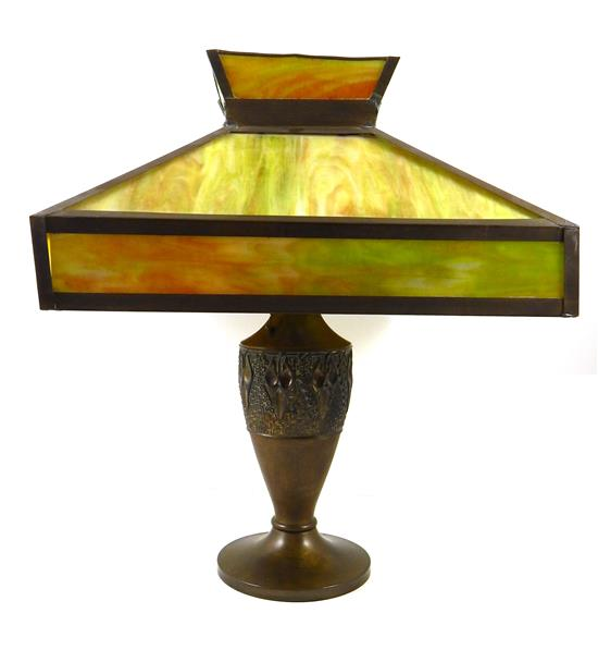 Early 20th C electric brass table lamp with square slag