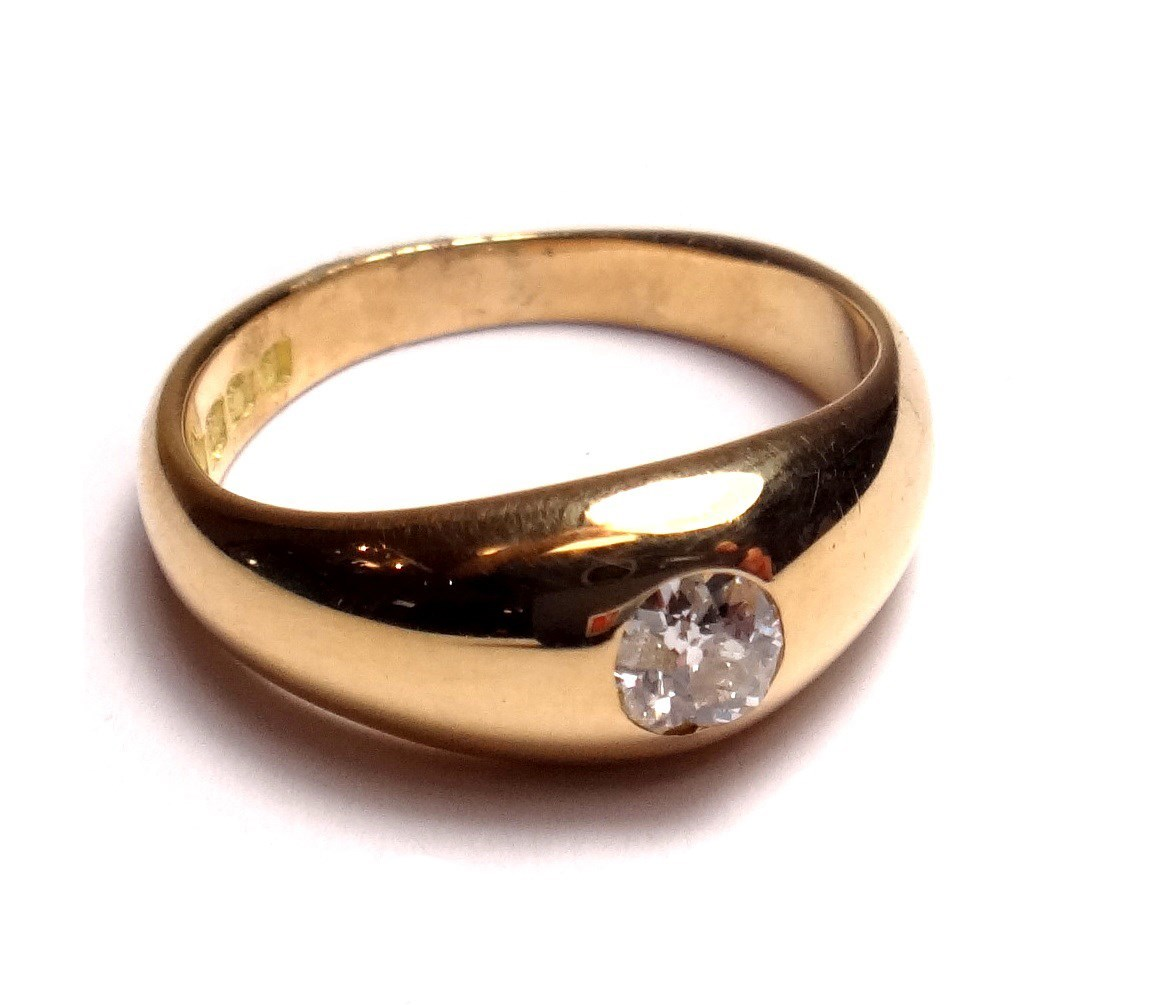 An 18ct gold and diamond set single stone ring gypsy