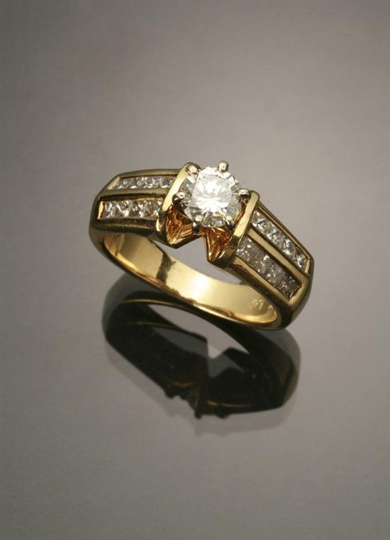18 Karat Yellow Gold Solitaire Diamond Ring The Tiffany type