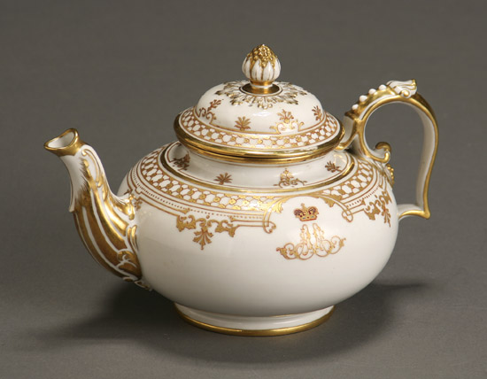 Russian Imperial Porcelain Gilt Decorated Teapot from the Alexander Alexandrevich