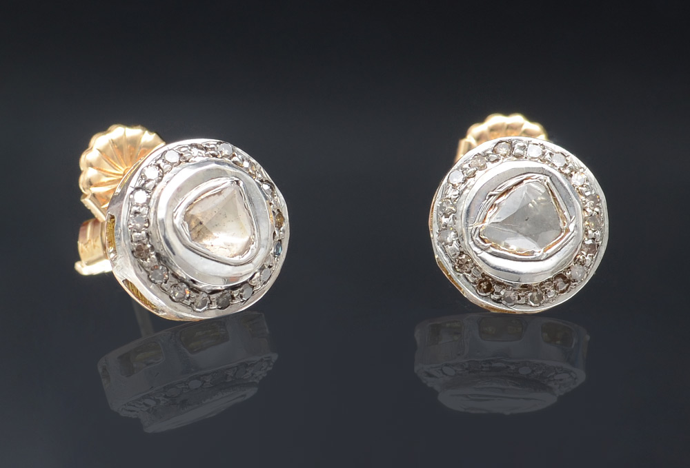 DIAMOND EARRINGS 14K yellow gold earrings contain 2 irregular shaped