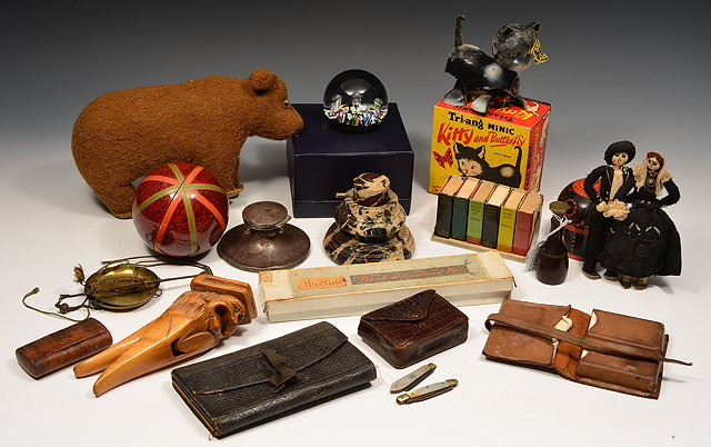AN ASSORTMENT TO INCLUDE a Caithness paperweight a marble inkwell