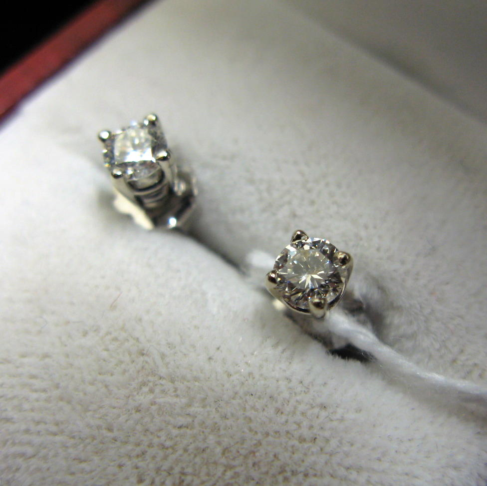 PAIR OF DIAMOND AND FOURTEEN KARAT WHITE GOLD EAR STUDS