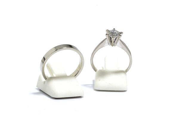 A DIAMOND AND GOLD RING SET White gold 750 Elegant