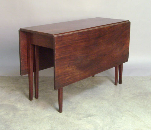 Federal mahogany drop leaf dining table ca 1800 29 h