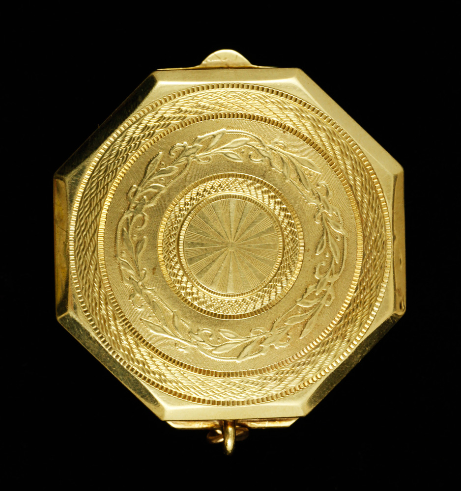4032 Octagonal Gold Pill Box Octagonal gold pill box marked