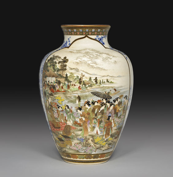 SUPERB LARGE SATSUMA VASE Superbly painted and large Japanese Satsuma