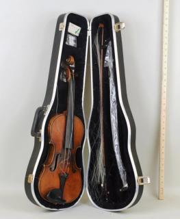 Cased Violin Copy of Antonius Stradivarius Cased violin copy of