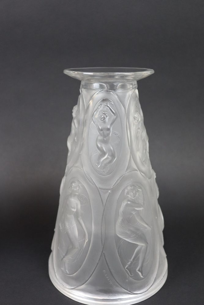 Ren Lalique Signed Camee Vase Signed R Lalique on the