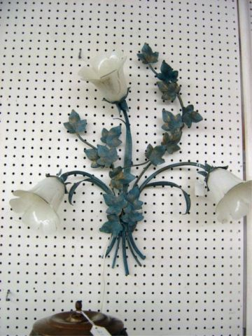 METAL WALL LIGHT FIXTURE