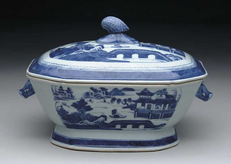 BLUE AND WHITE CANTON LARGE COVERED TUREEN Boars head handles
