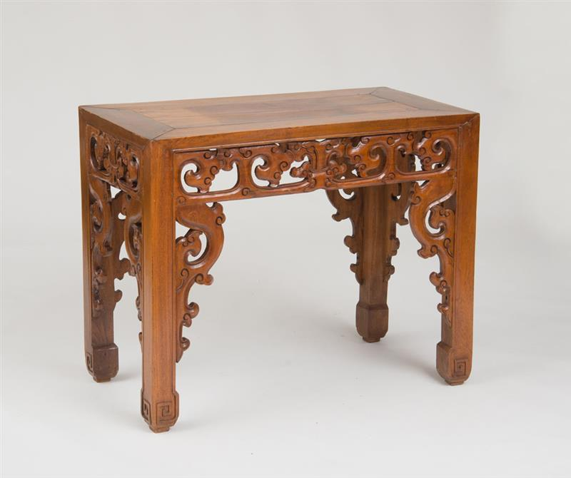 CHINESE CARVED HARDWOOD CENTER TABLE The rectangular top above the