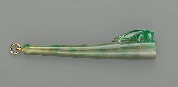 A jade cigarette holder Of tapering cylindrical shape decorated with