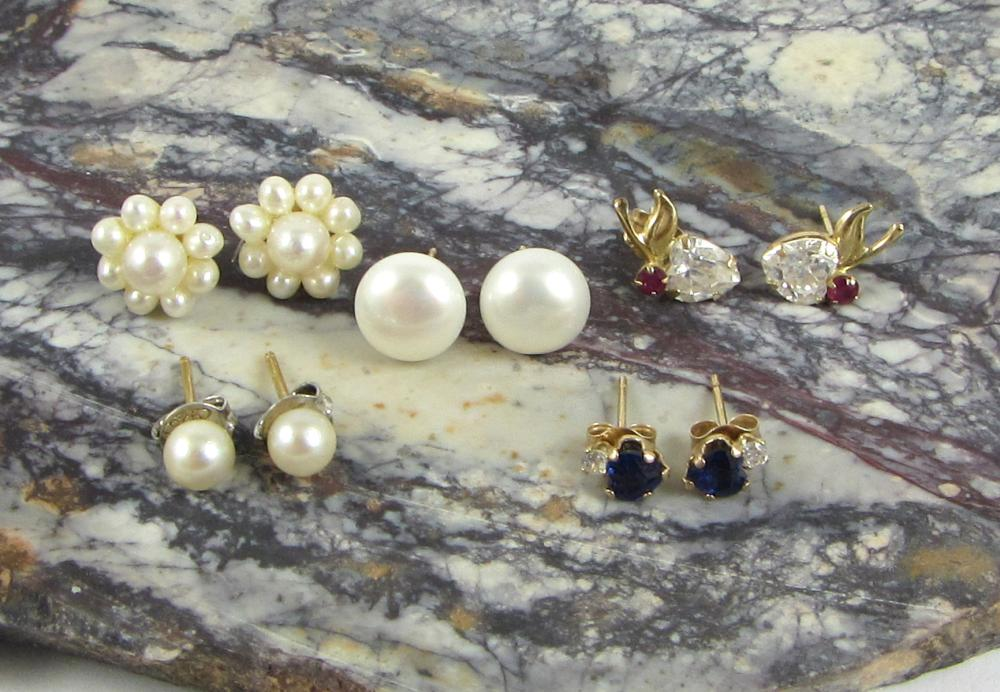 FIVE PAIRS OF YELLOW GOLD EAR STUDS including a pair