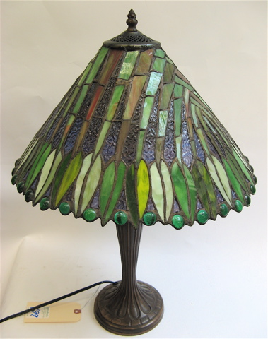 A TIFFANY STYLE TABLE LAMP The 16 in diameter stained