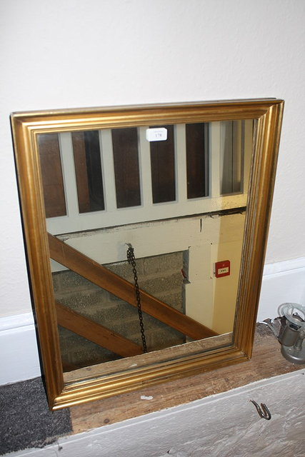 A GILT RECTANGULAR WALL MIRROR 68cm x 55cm