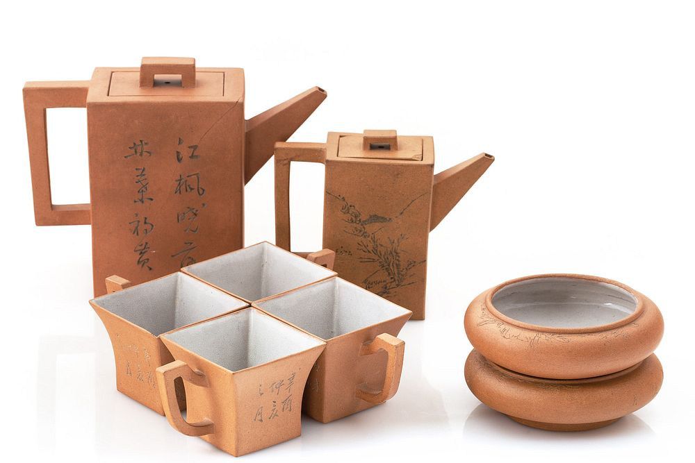 A CHINESE EIGHT PIECE YIXING TERRACOTTA TEA SERVICE 20TH CENTURY