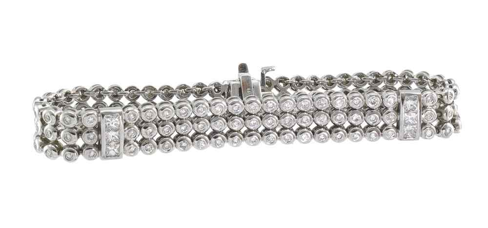 18K TRIPLE STRANDS OF DIAMONDS BRACELET 18K white gold bracelet