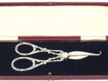 Sewing Interest A boxed pair of silver sewing scissors hook