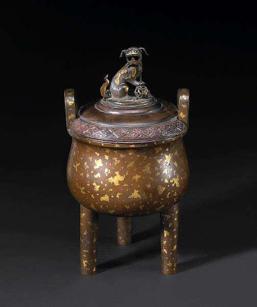 A good sun spot bronze tripod censer with wood cover