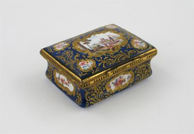 A rectangular enamel snuff box the lid painted with a