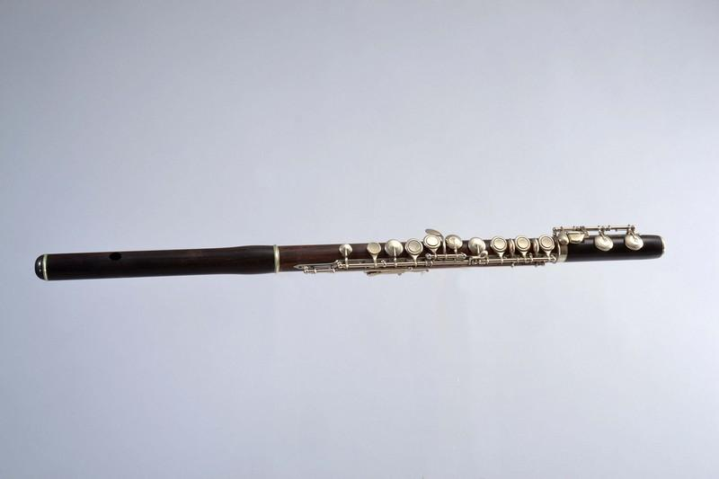 FLUTE EARLY 20TH CENTURY OPEN G ROSEWOOD FLUTE BY E