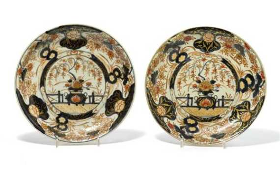 PAAR IMARI TELLER Japan um 1700 D 23 cm Zentrales