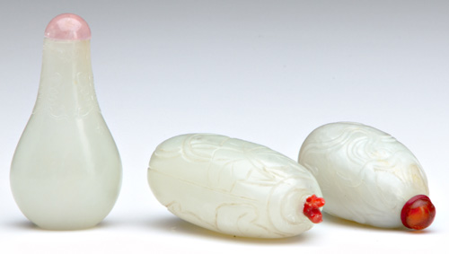 CHINESE SNUFF BOTTLES Three jade bottles 19th C two pebble