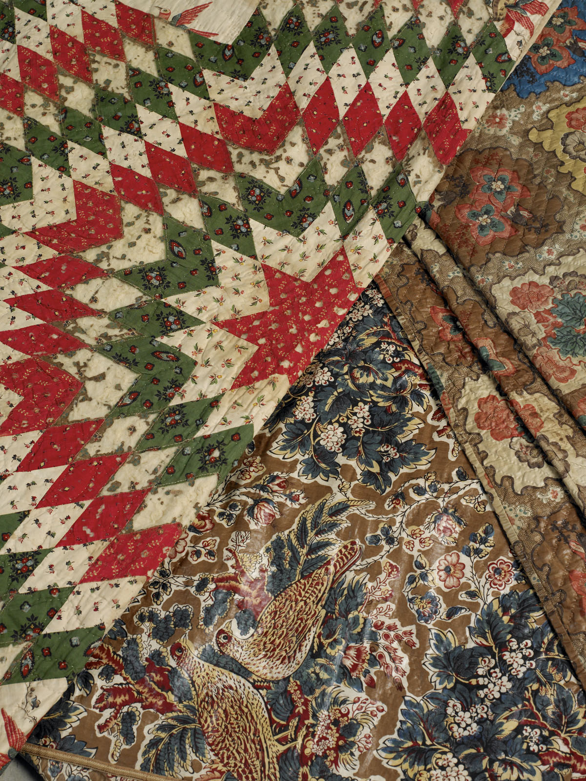ROLLER PRINTED GLAZED COTTON CHINTZ PIECED AND APPLIQUED QUILTED COVERLET