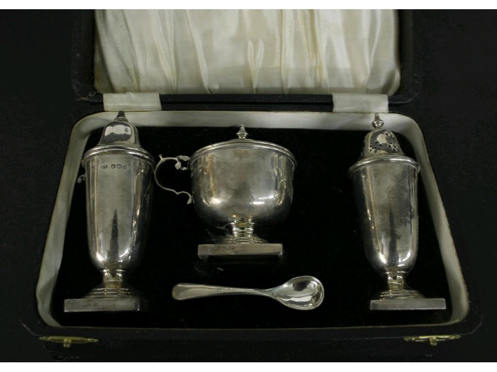 1940s cased three piece silver cruet set consisting of salt