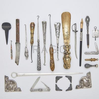 ANTIQUE SILVER AND OTHER METAL ACCESSORIES Twenty six pieces mixed