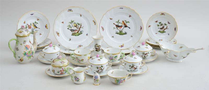 HEREND PORCELAIN 59 PIECE PART DINNER SERVICE IN THE ROTHSCHILD