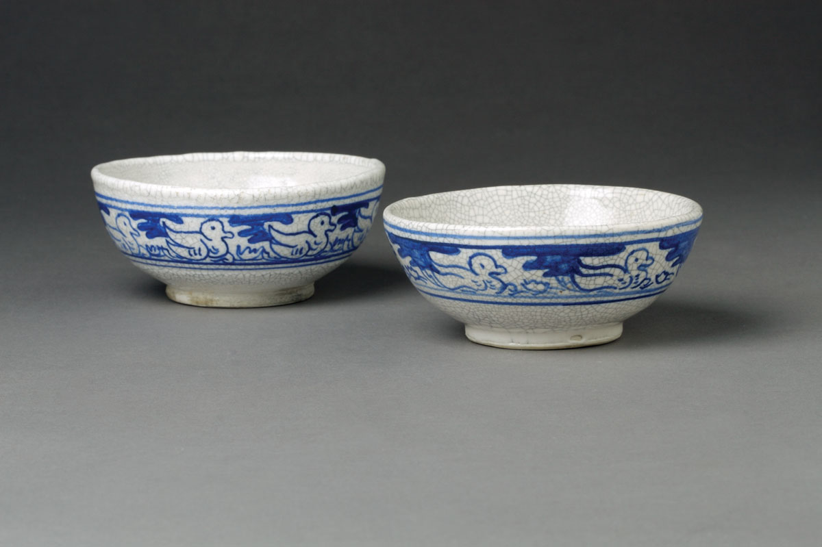 DEDHAM POTTERY DUCK PATTERN 6 BOWL Painted in dark blue
