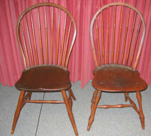 TWO AMERICAN WINDSOR SIDE CHAIRS Bow back with shaped seats