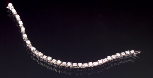 DIAMOND Supple bracelet in platinum with prong set circular brilliant
