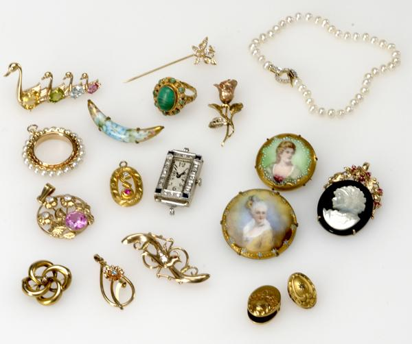 GOLD JEWELRY WITH DIAMONDS ETC Eighteen pieces include Art Deco