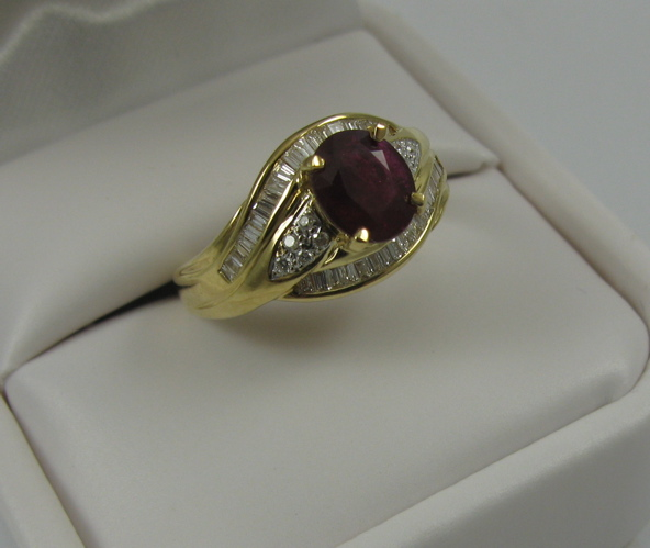 RUBY DIAMOND AND 18K GOLD RING centering an oval cut