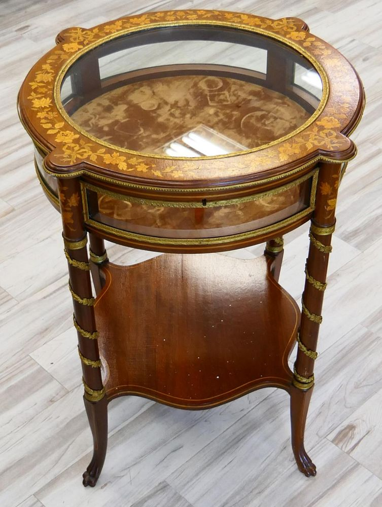 MID CENTURY MARQUETRY GILT BRONZE VITRINE TABLE Circa mid 20th